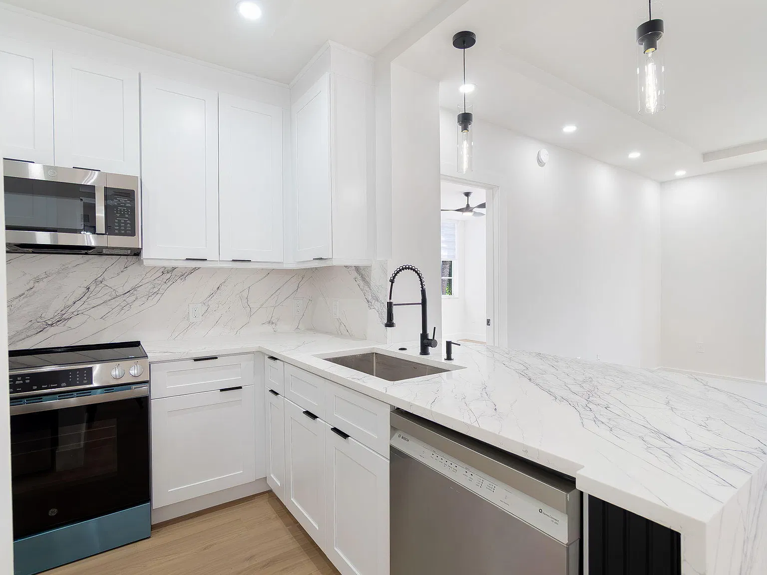 2 bed, 2.0 bath, 1174 sqft, $3,000 — Photo 1