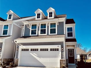 688 Harbour Town Ct, Avon Lake, OH 44012