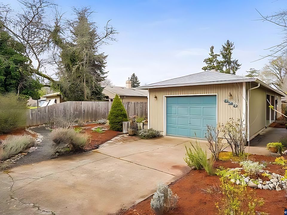 1st image of 929 SE Bethel Pl