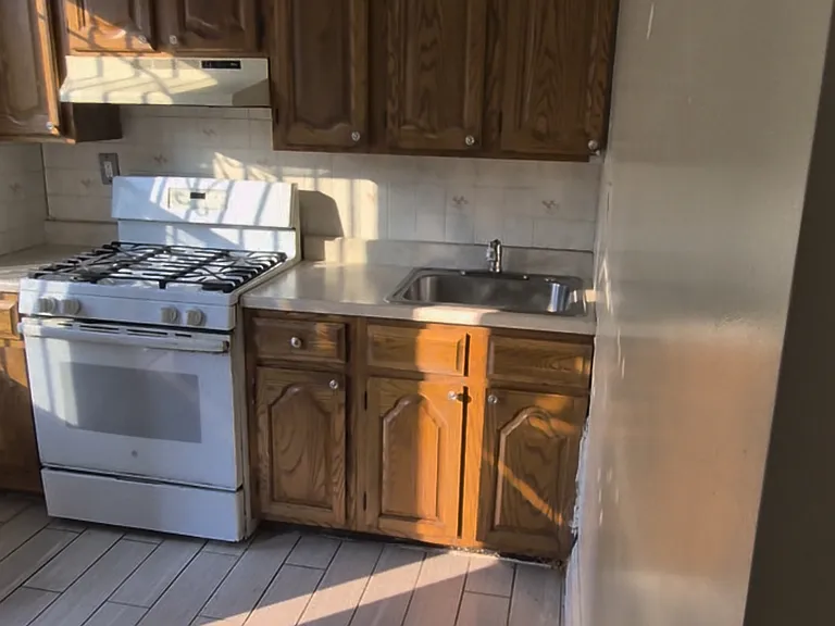 96 Garrison Ave #1 — Photo 9