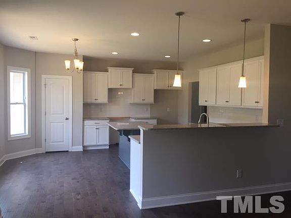 5th image of 90 Heathgreen Dr #136