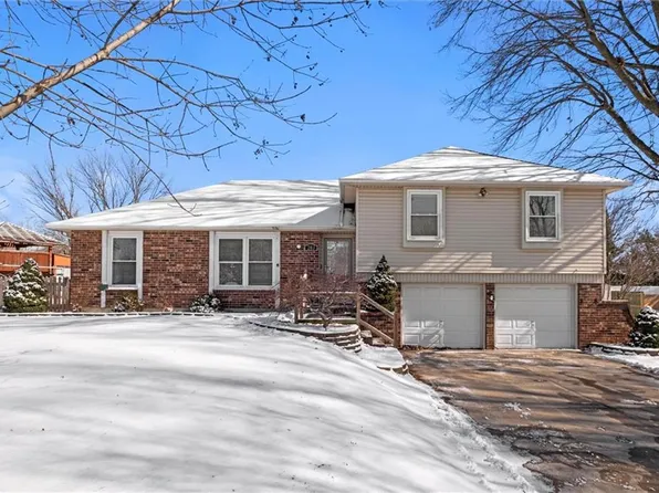 203 S Park Dr, Raymore, MO 64083