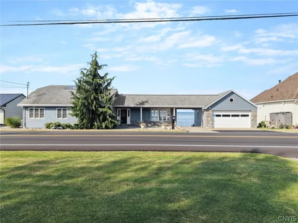 7399 Lakeshore Rd, Cicero, NY 13039