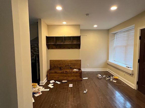 3rd image of 4243 Dix St NE