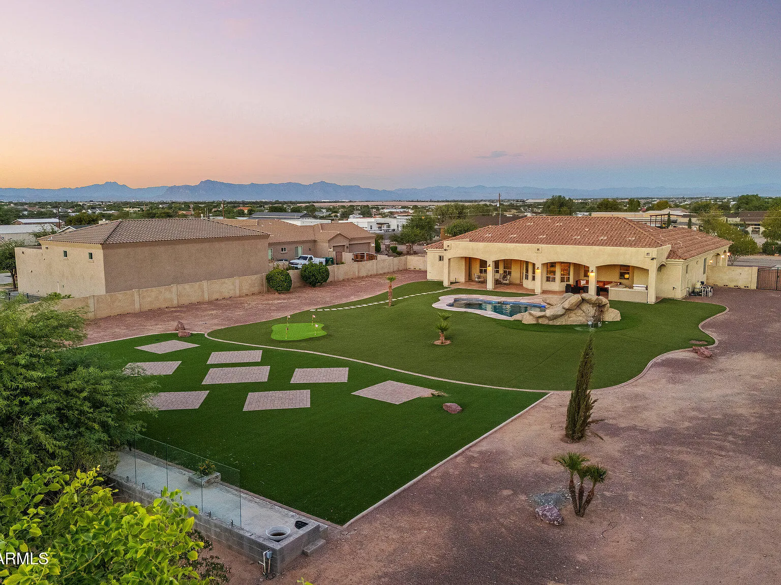 5 bed, 3.5 bath, 3158 sqft, $4,500 — Photo 3