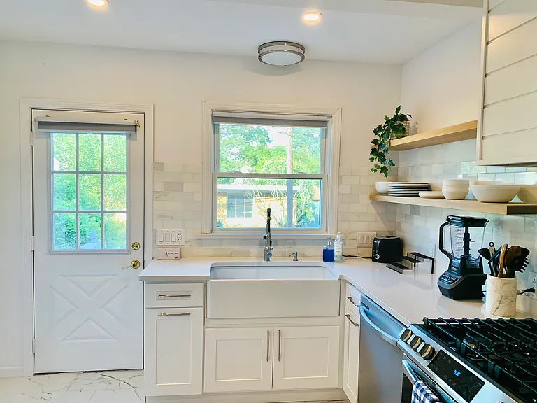 241 Townsend Ave — Photo 9