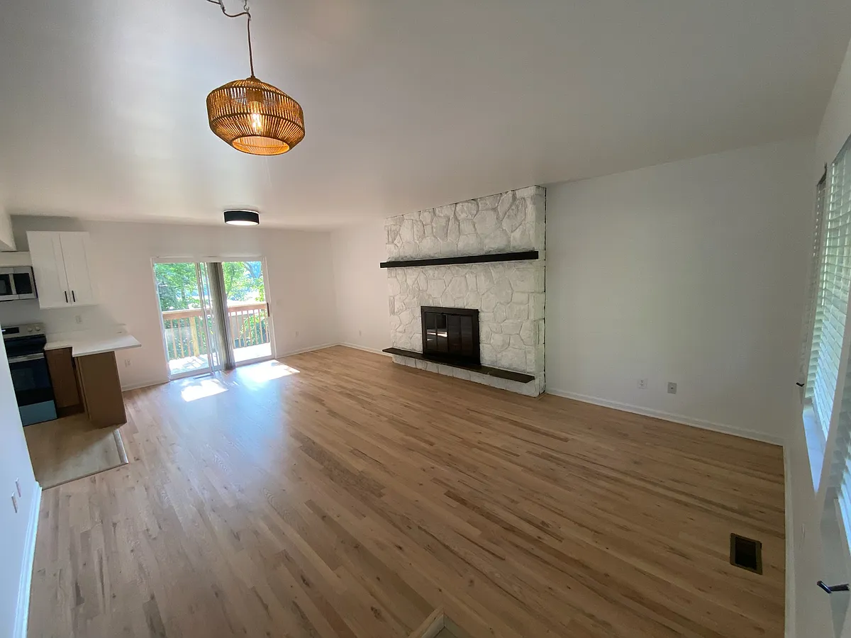 Building Photo - 76 Hope St #B