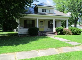 214 W 2nd St, Xenia, IL 62899