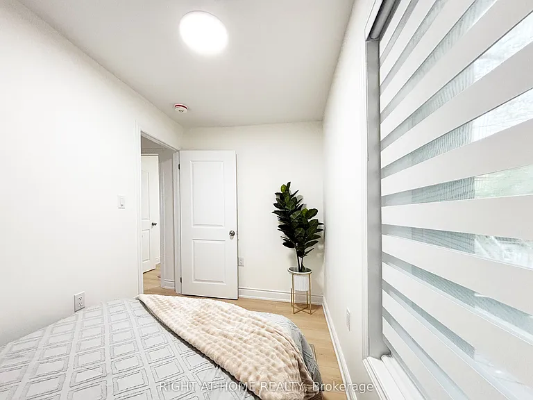 11 Holton Ave N #UPPER — Photo 22