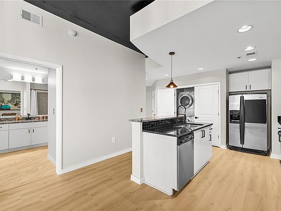 2nd image of 250 Pharr Rd #1702