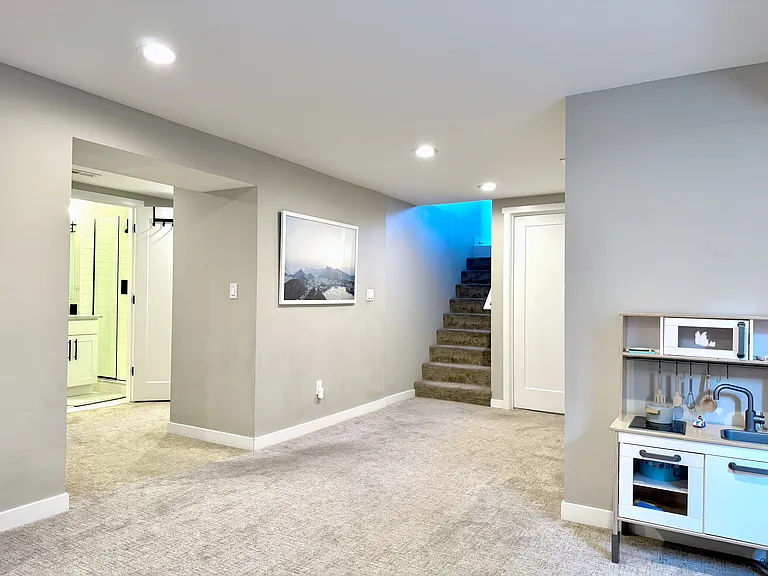 5018 35th Ave NE — Photo 10