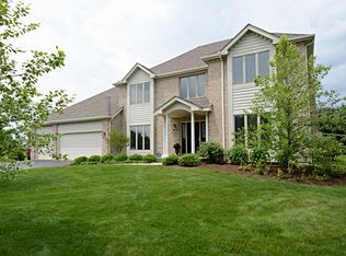 913 Saint Andrews Cir, Geneva, IL 60134