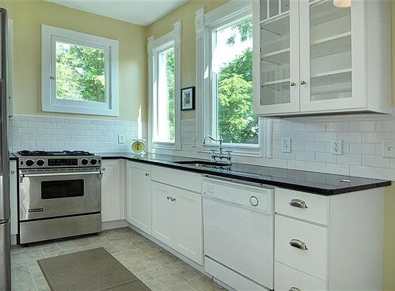 5th image of 438 W Lake St