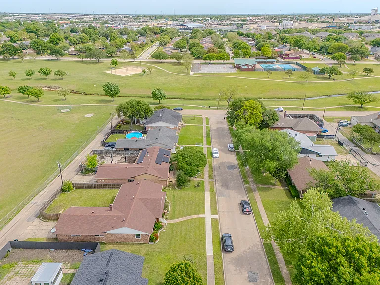 2513 Belhaven Dr — Photo 8