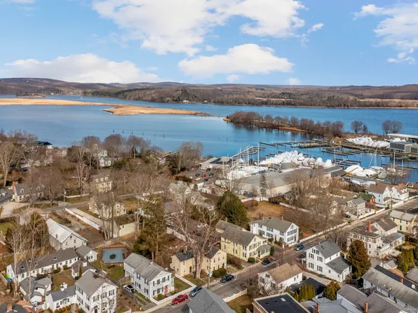 10 Bushnell Street, Essex, CT 06426