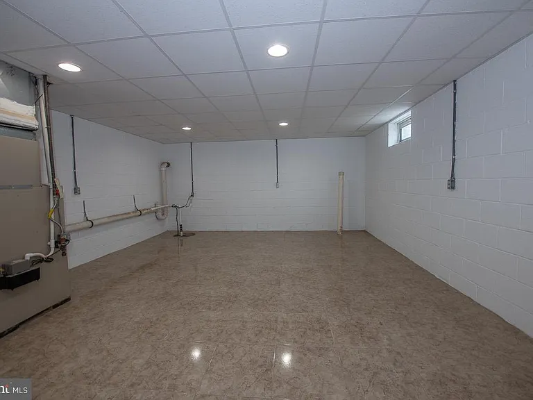 1216 Ogden St — Photo 34