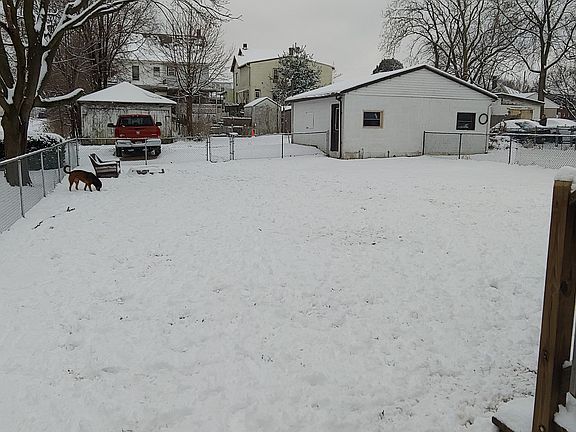 4th image of 8 E Manor Ave