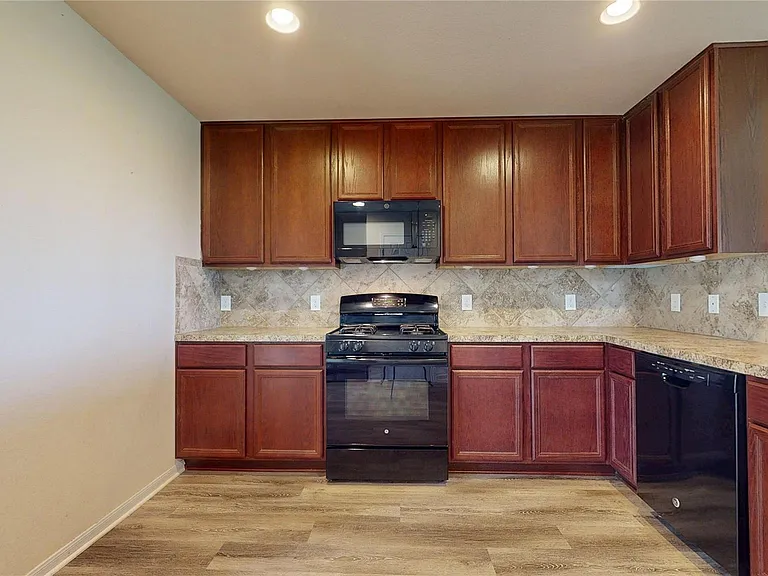 2102 Red Cedar Trl — Photo 11