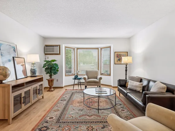 2425 E Franklin Ave APT 209, Minneapolis, MN 55406