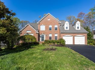 8287 Tabor Ln, Fairfax Station, VA 22039