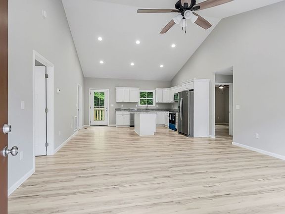 5th image of 2611 Oakwood Ln