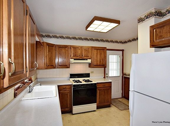 3rd image of 329 S Fordham Ave