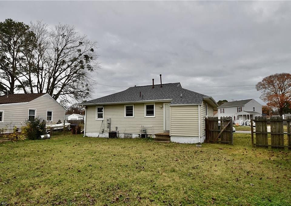 2nd image of 1935 N Lakeland Dr