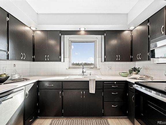 3rd image of 4821 Hooker Street