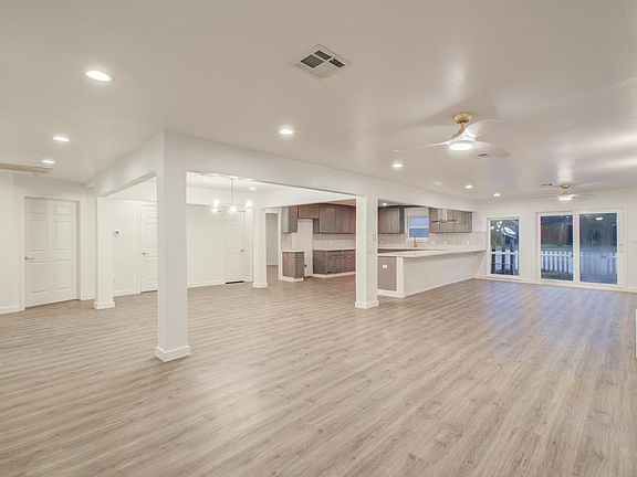 4th image of 523 Brandon Rd