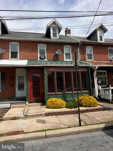 49 E Washington St, Topton, PA, 19562