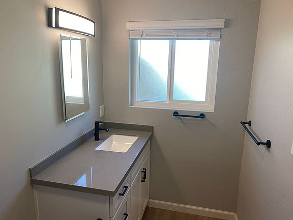 5th image of 945 Pine Ave #983