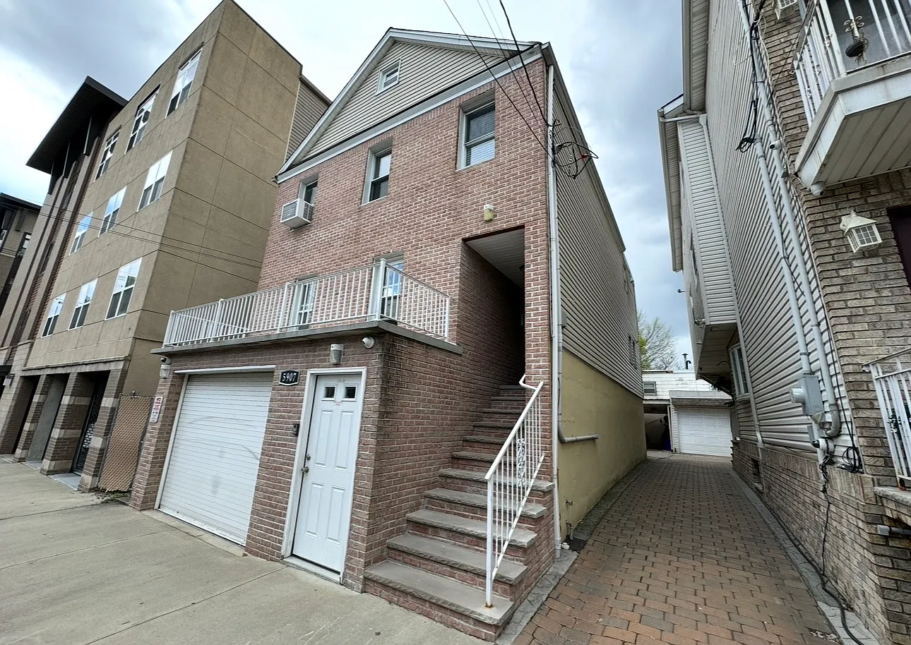 1 bed, 850 sqft, $1,500 — Photo 1