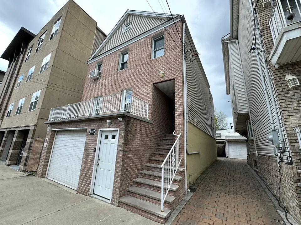 5907 Jefferson St #1