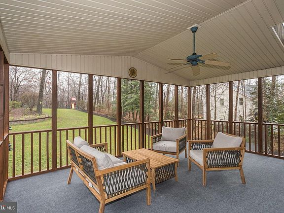 5th image of 207 Serenade Ct