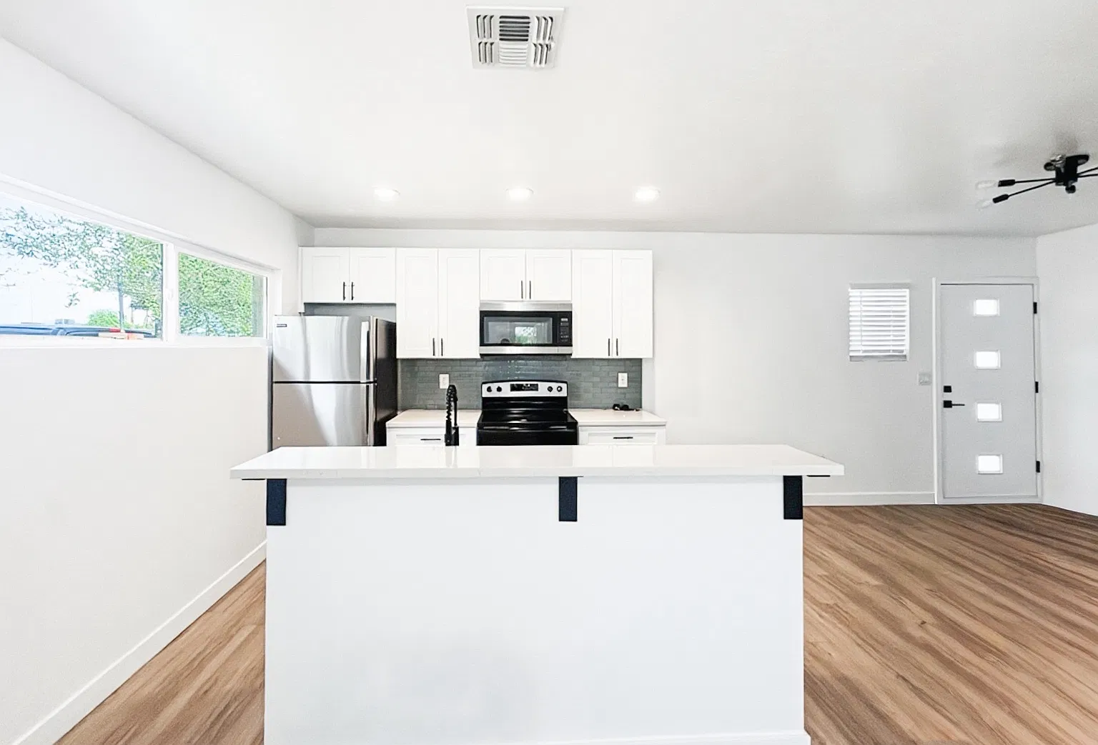 1 bed, 668 sqft, $1,595 — Photo 1