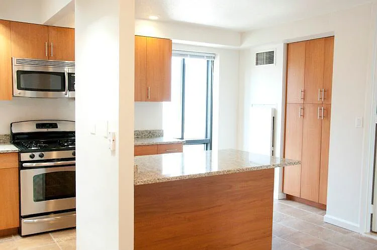 425 56th St #6L — Photo 13