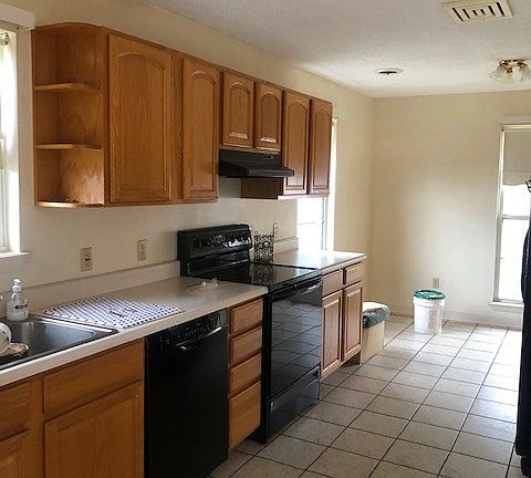 3rd image of 8370 Loretta Ln
