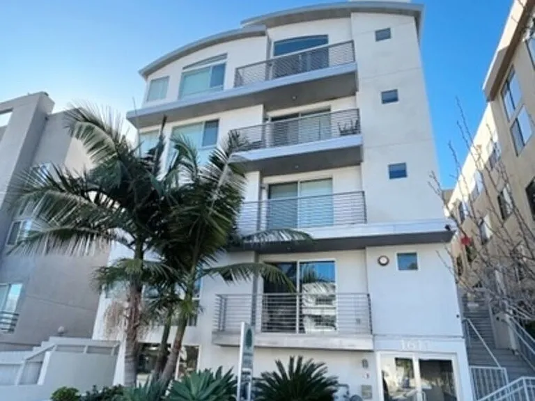 1611 Beverly Gln #3B — Photo 1