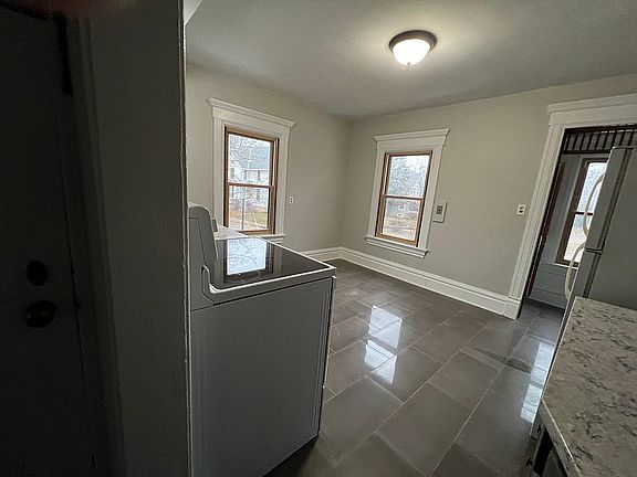 5th image of 122 Franklin Pl