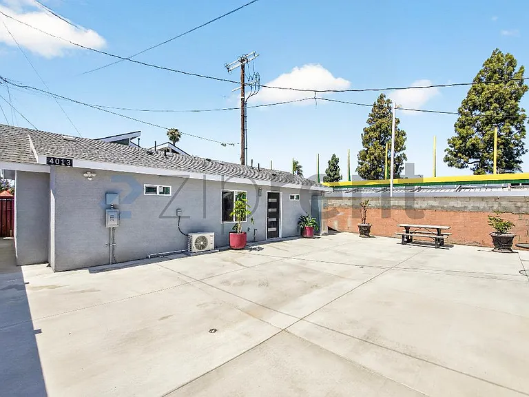 4013 S Harvard Blvd — Photo 2