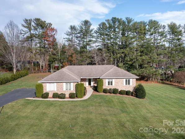 14 Beaumont Dr, Hendersonville, NC 28739