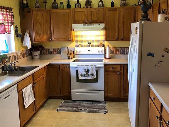 5th image of 913 Golden West Dr