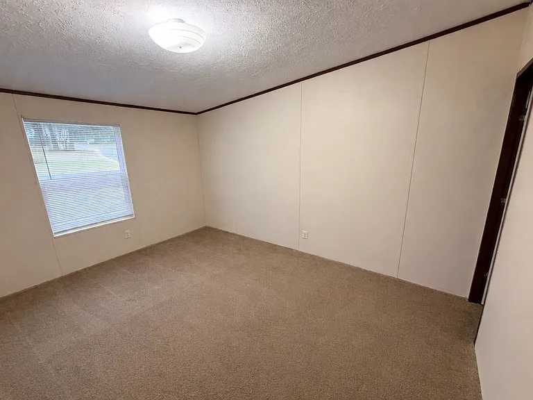 105 Campbell Dr — Photo 4