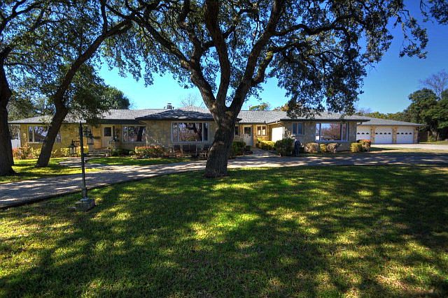 1st image of 1070 Bluebonnet Dr