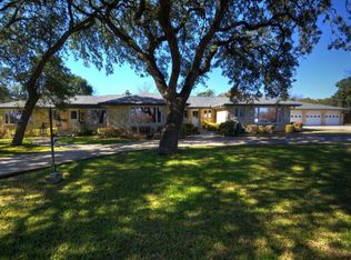 1070 Bluebonnet Dr, Kerrville, TX 78028