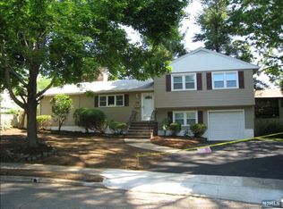 24 Richard Ct, River Edge, NJ 07661