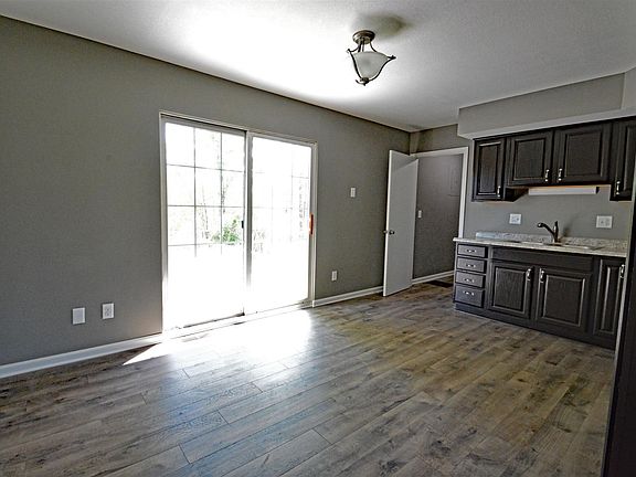 4th image of 413 Woodcreek Dr