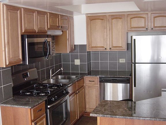 3rd image of 4900 S Blackstone Ave #11