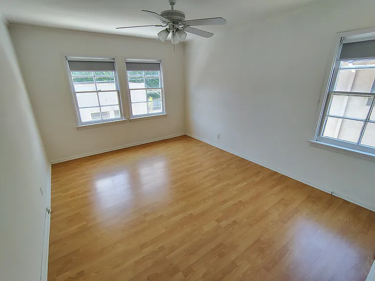 1421 N Laurel Ave #4 — Photo 8