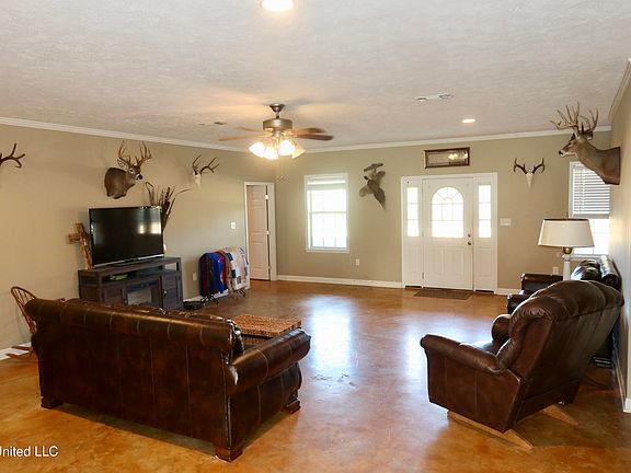 4th image of 3037 S Greensburg Rd